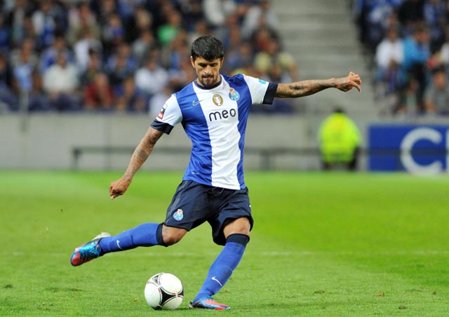 FCPorto's tweet photo. 💙 Lucho...Lucho...LUCHO GONZÁLEZ! 🤩

Deixa a tua mensagem de parabéns! 🎉🎁 iFeliz cumpleaños!

#InvictosdeCoração https://t.co/hAFPxXhOHd