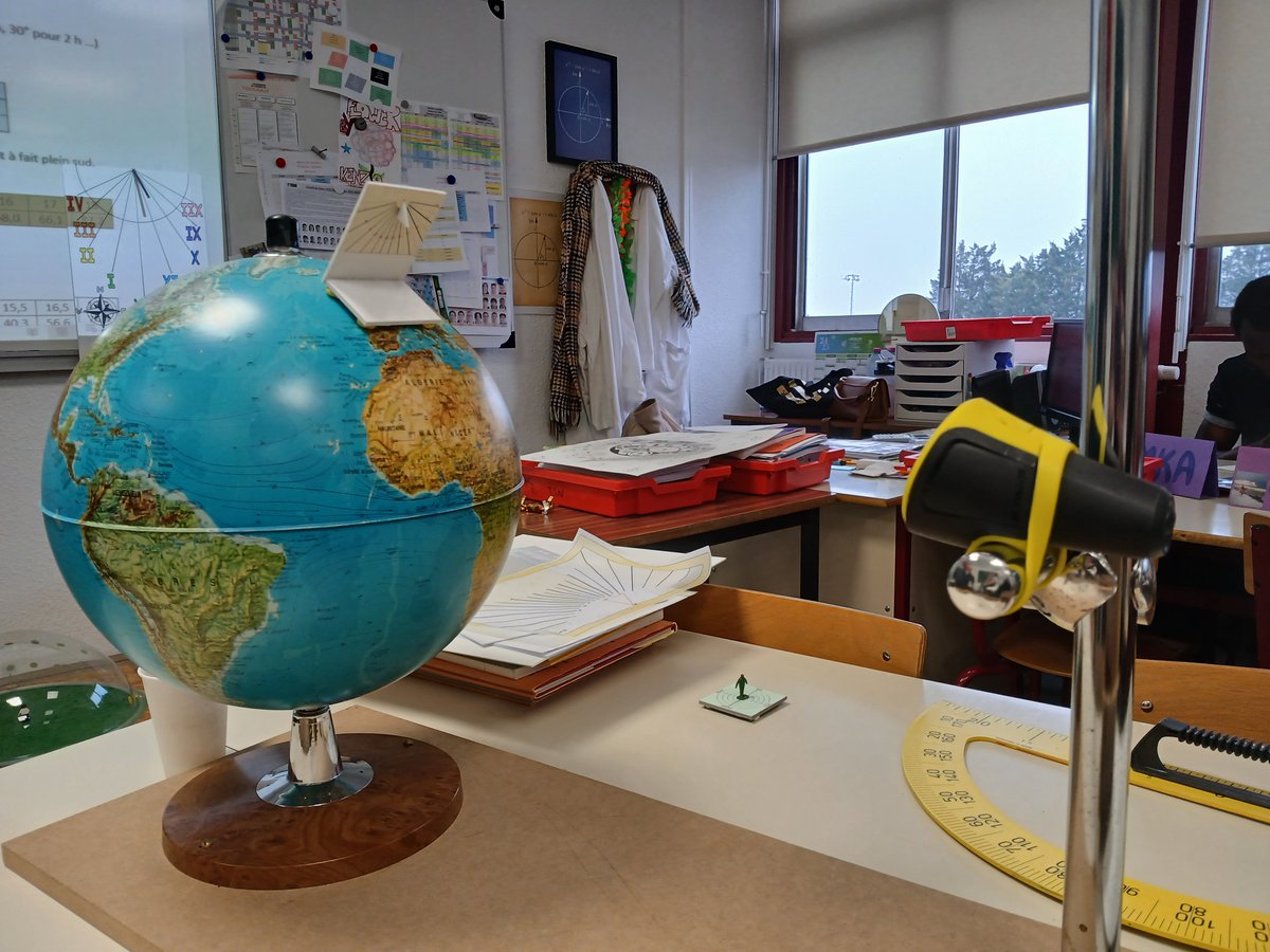 LPCarraz's tweet photo. ⏲️Le projet sur la mesure du temps en #UPE2A avance avec le soutien de l'association Cygnus21 : aujourd'hui, conception de cadrans solaires @DraeacBFC @AcademieDijon @MarieEAC21 https://t.co/mJe1UWIXbR