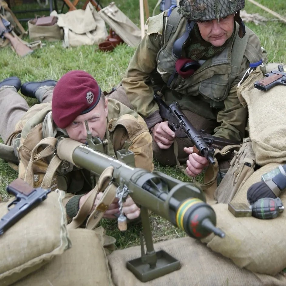 hamandjampod's tweet photo. Yesterday it was the Bren Mk.1, today we have a PIAT appreciation post.....
#piat #britishairborne https://t.co/zyrpWwrweO