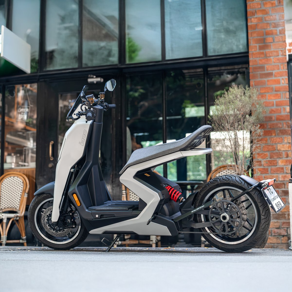 Friday cafe hopping⚡️☕️

#zapp #zappev #electricvehicles #i300 #design #rideelectric #ev #defygravity #futuremobility #urbanrider #bangkokEV #bangkok #paris #london $Zapp