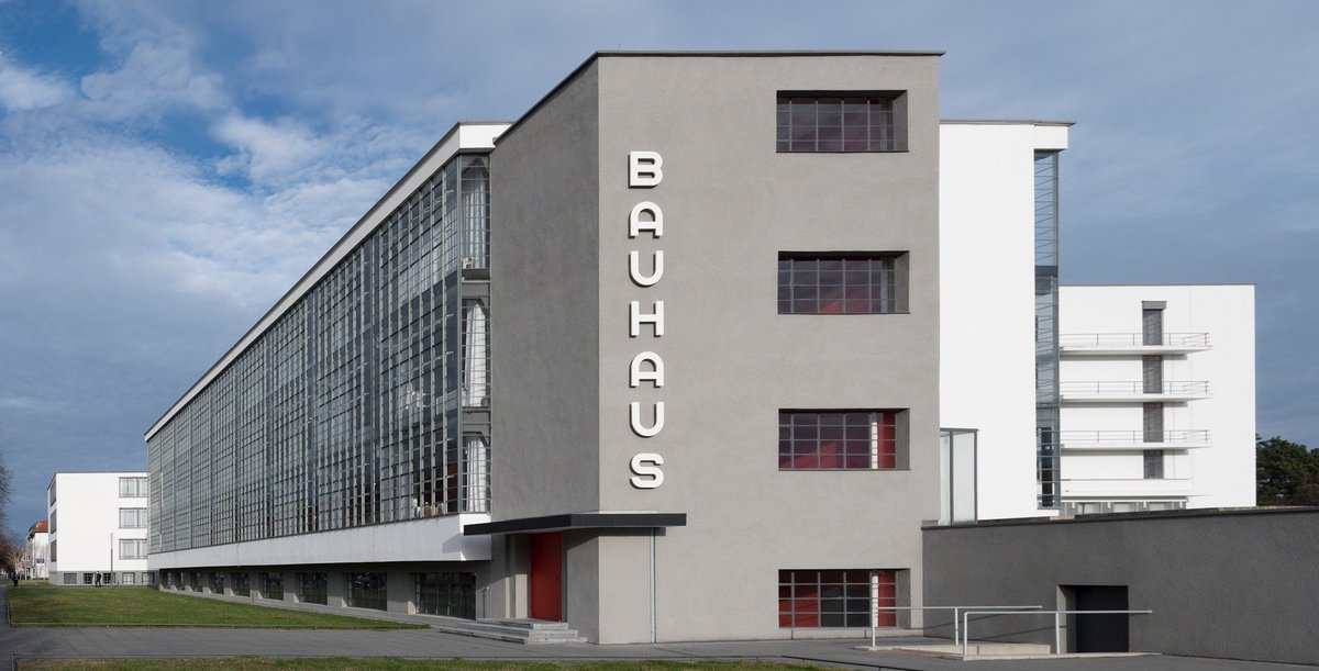 RoelofFoppen's tweet photo. In het land van Alice Weidel en Elon Musk: Dessau.
Genieten van Entartete Kunst: Bauhaus.
Bauhaus Dessau 100 jaar. https://t.co/OCKVt1dzhK