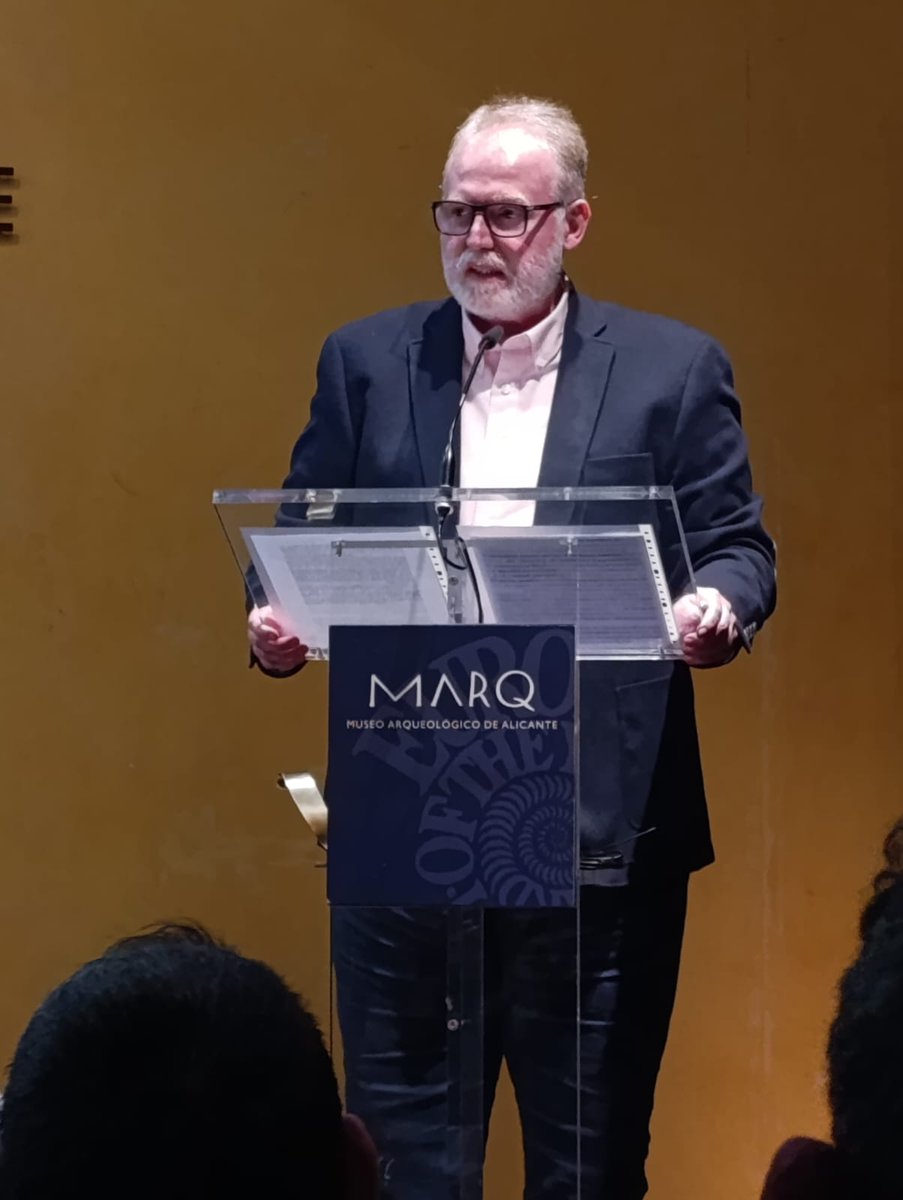 GilAlbertIAC's tweet photo. 📷 Ayer, en el MARQ @marqalicante celebramos el acto de entrega del I Premio Internacional Juan Gil-Albert de Literatura Aforística y del Yo, galardón que se llevó Mario Pérez Antolín, con su obra de aforismos “Idear lo insólito”.
Enhorabuena! 📷 https://t.co/FWgeDdGCxm