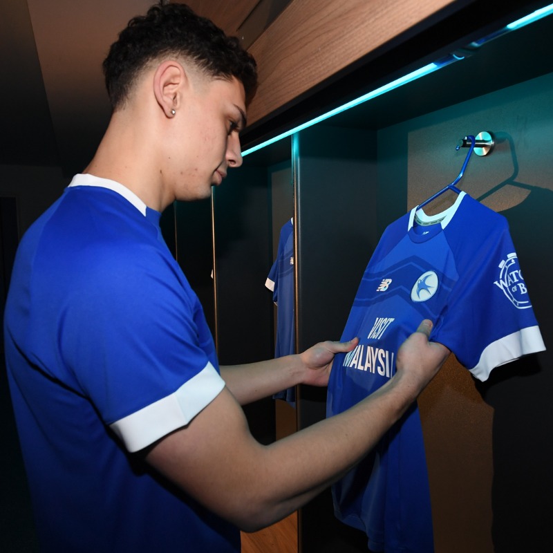 CardiffCityFC's tweet photo. We are delighted to confirm that Yousef Salech has joined the #Bluebirds from IK Sirius on a four-and-a-half-year deal. ✍️

Our new recruit, who today celebrates his 23rd birthday, is eligible to make his debut in tomorrow's South Wales derby. 💪

#CityAsOne