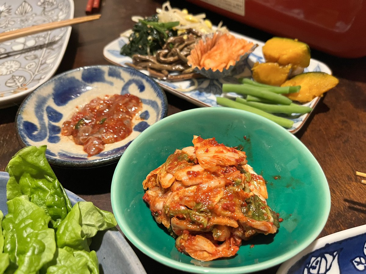 ryskhdk's tweet photo. 高島屋で半額の近江牛 (タレ漬け)と東九条のオムニの店で買ったキムチ・タコ・ナムル！すべて数百円の安さで焼肉パーティーします！！ありがとう！！！ https://t.co/5eZ0i20KLC