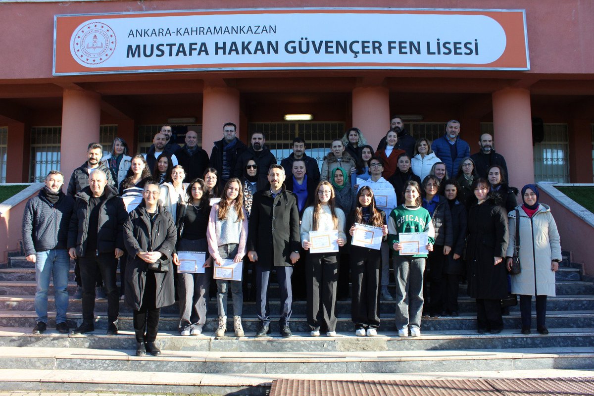 fatiherdogan79's tweet photo. 1. Dönem Sonu Karne törenimizi gerçekleştirdik. Öğretmen ve öğrencilerimize iyi tatiller diliyoruz. https://t.co/OmqyMzEjTi