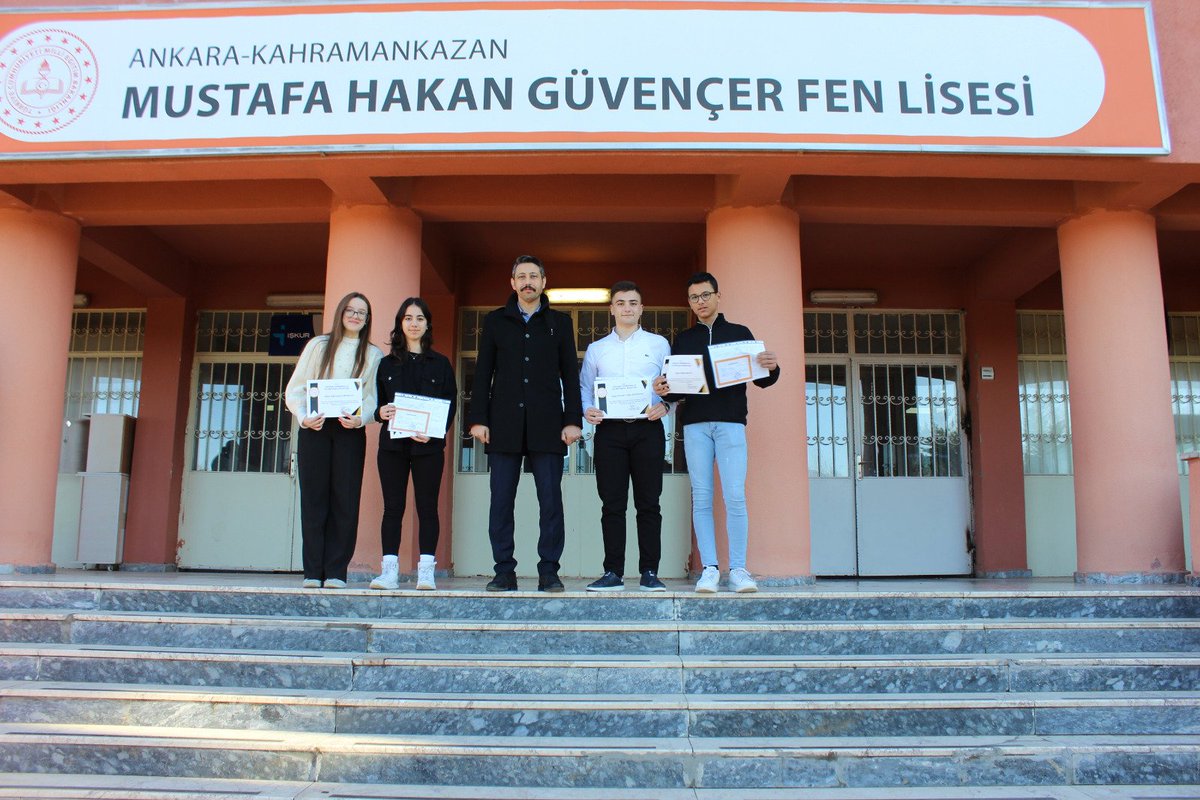 fatiherdogan79's tweet photo. 1. Dönem Sonu Karne törenimizi gerçekleştirdik. Öğretmen ve öğrencilerimize iyi tatiller diliyoruz. https://t.co/OmqyMzEjTi