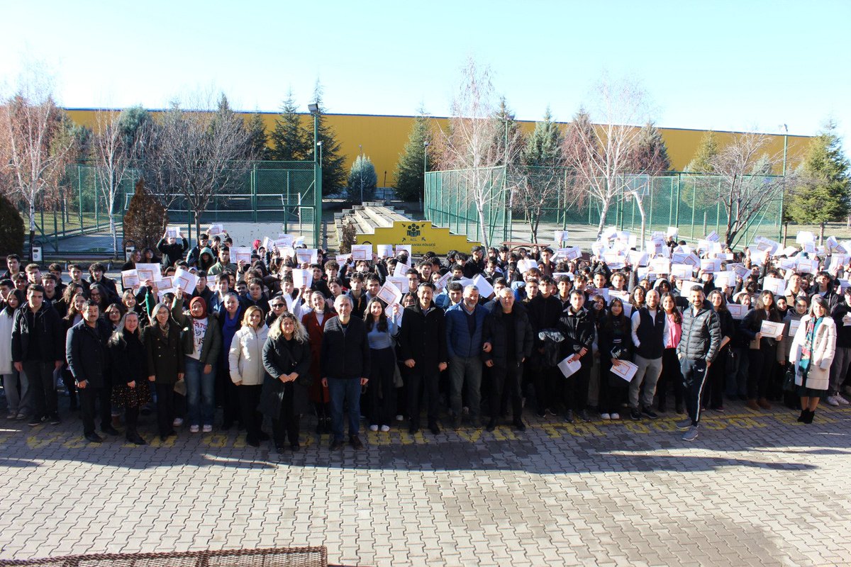fatiherdogan79's tweet photo. 1. Dönem Sonu Karne törenimizi gerçekleştirdik. Öğretmen ve öğrencilerimize iyi tatiller diliyoruz. https://t.co/OmqyMzEjTi