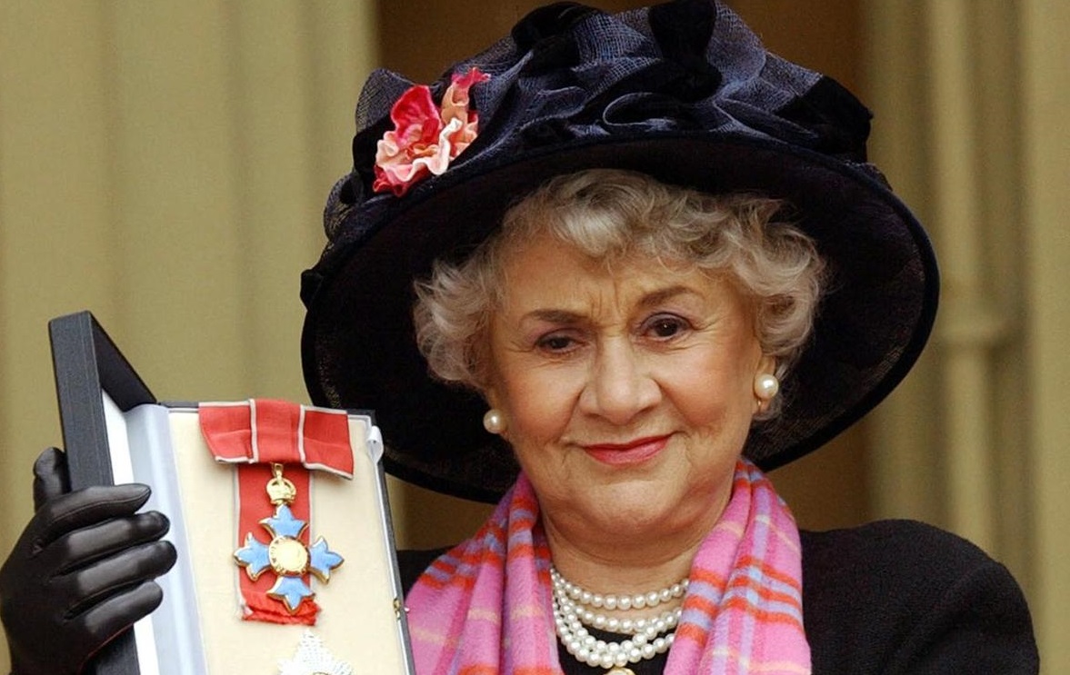 Dame Joan Plowright dies aged 95 as tributes pour for award-winning actress
dailystar.co.uk/showbiz/breaki…