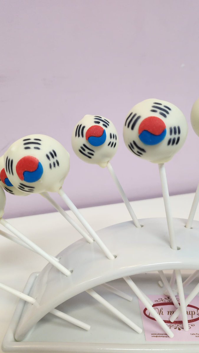 Ahora que la cosa está calentita en Corea del Sur, ¿qué tal unos cakepops para reducir tensiones?
#cakepop o #kpop #coreadelsur