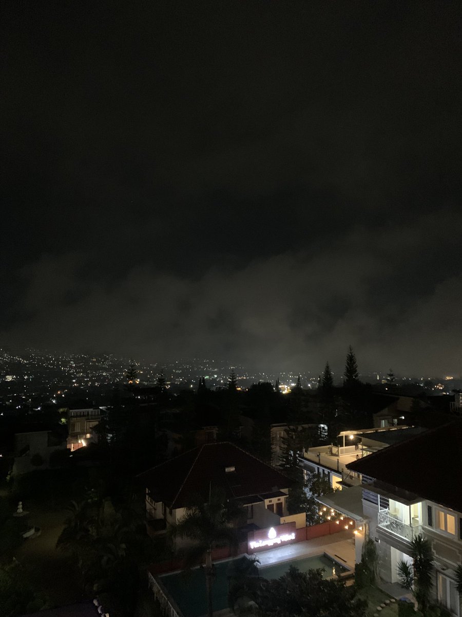 GameBoyExtraL's tweet image. wow! lagi main2 ke batu
lagi ngospek adik2 
#Malang #Batu