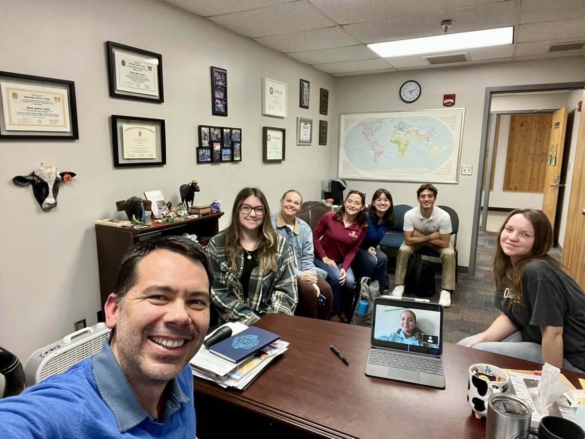 FaciolaLab's tweet photo. Teaching a large-enrollment class wouldn’t be possible without the dedication and talent of our incredible TAs! I’m so grateful to work with such kind, thoughtful individuals. Thank you, Angelina, Alessa, Kelly, Nadine, Abigail, Annabella, and David! #GoGators #Teaching #UFCALS https://t.co/I9dkPLjoGw