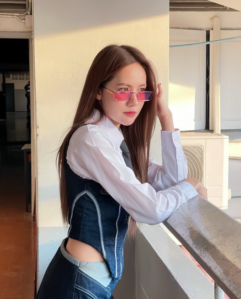 Milinter_NN's tweet photo. [IG Post]
Let’s paint everything pink!~ 🙂‍↔️

#NamneungMilinD #rayban #infinitegallery 

Follow Namneung on Instagram: https://t.co/ReIxXwk75Z https://t.co/QJG7VWOxi5
