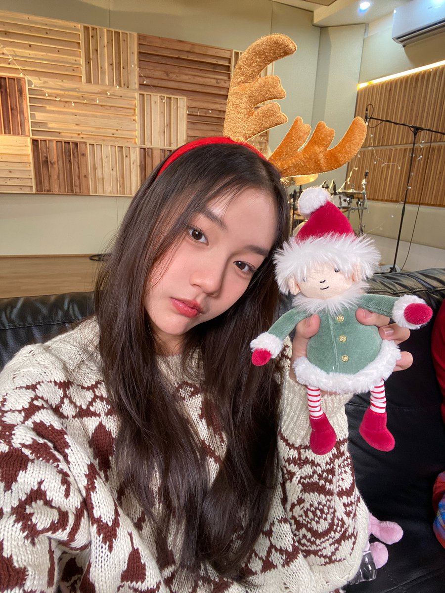 msangt's tweet photo. 𖥔𝄒 ִֶָ 🎅🏻  ⌇  𝘀𝗮𝗻𝘁𝗮'𝘀   𝖼𝗎𝗍𝖾   𝗁𝖾𝗅𝗉𝖾𝗋   ꒰ঌᐢ.ˬ.ᐢ໒꒱ https://t.co/HAwVZdERrS