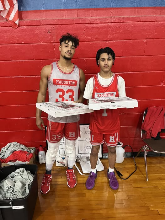 CoachRZPrice's tweet photo. Two dudes that ATE in our win @ Mansfield last night- Cam Rickard and Braylon McHenry. Not only giving us great minutes on the floor, but being leaders in timeouts and on the bench. When we EAT in game, we’re gonna EAT for real!
Who’s gonna EAT next? https://t.co/JHbQPhJmK3