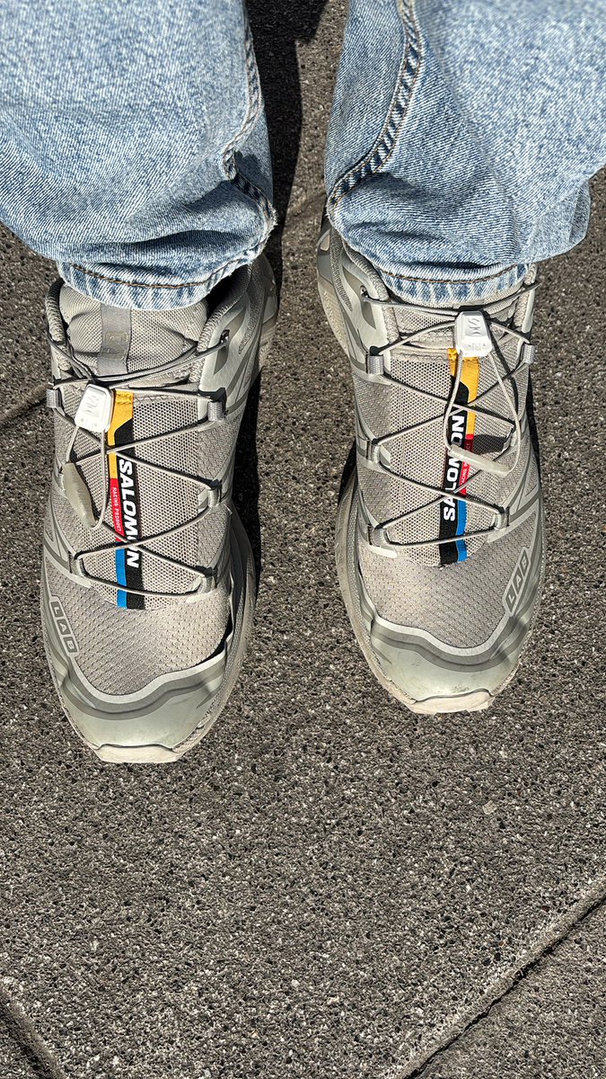 Dariukuss's tweet photo. @Salomon_Spain algún tip para solucionar esto en mis nuevas XT6? 

2 semanas de uso - no entiendo nada ! https://t.co/izQue6mH6E