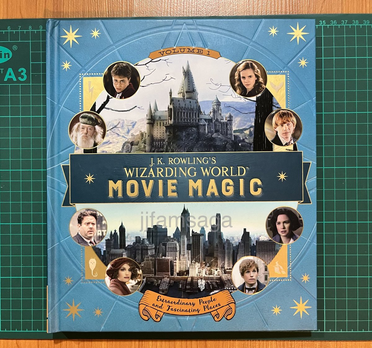 jjfamsaga's tweet photo. แฮร์รี่ พอตเตอร์ สมุดภาพ ของสะสม

Harry Potter
Wizarding World Movie Magic 
Volume 1 : Extraordinary People and Fascinating Places

สภาพดีมาก ราคา 450 บาท

📮 ค่าส่ง 75 
สอบถาม dm หรือเมนชั่น

#ของสะสม #หนังสือมือสอง #แฮร์รี่พอตเตอร์ #หนังสือภาษาอังกฤษ https://t.co/p0QBX89kBD