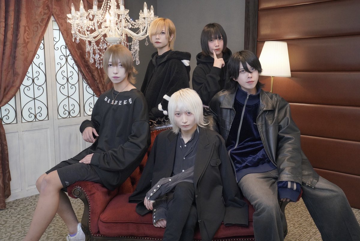 LastNote_info's tweet image. 【全体アー写公開】

新しい 【ピンク】@arata_LastNote 
如月せな【白】@sena_LastNote 
百目鬼うい【水色】@ui_LastNote 
黒沢れい【紫】@rei_State 
赤夜ルナ【赤】@luna_LastNote 

#LastNote #ラストノート