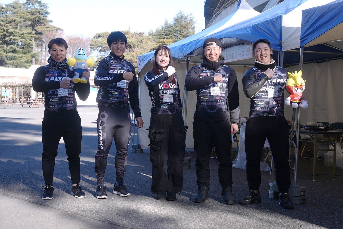 whiterock_man's tweet photo. 大宮記念、明日は３日目。明日もイベント盛り沢山‼️明日の選手会ブースは新井剛央、吉田裕全、山信田学、中島淳、白岩大助でお待ちしております。そして準決勝には平原、宿口、武藤、森田が出場。決勝乗れるよう埼玉応援団席で一緒に応援宜しくお願い致します😊写真は今日２日目のメンバー https://t.co/EosGL01BIw
