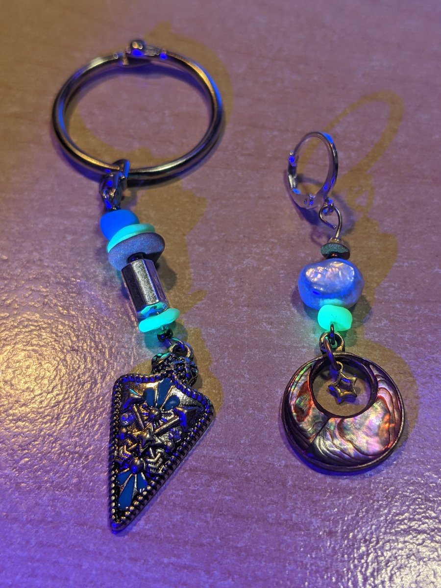 quest_he's tweet photo. showed some love to these beautiful treasures who lost their partners 🛡️🦪🐚✨ #questhe #trinkets #GlowInTheDarkArt #SimplePleasures #WhenLifeGivesYouLemons #MakeArt https://t.co/ZyFykLfPlv