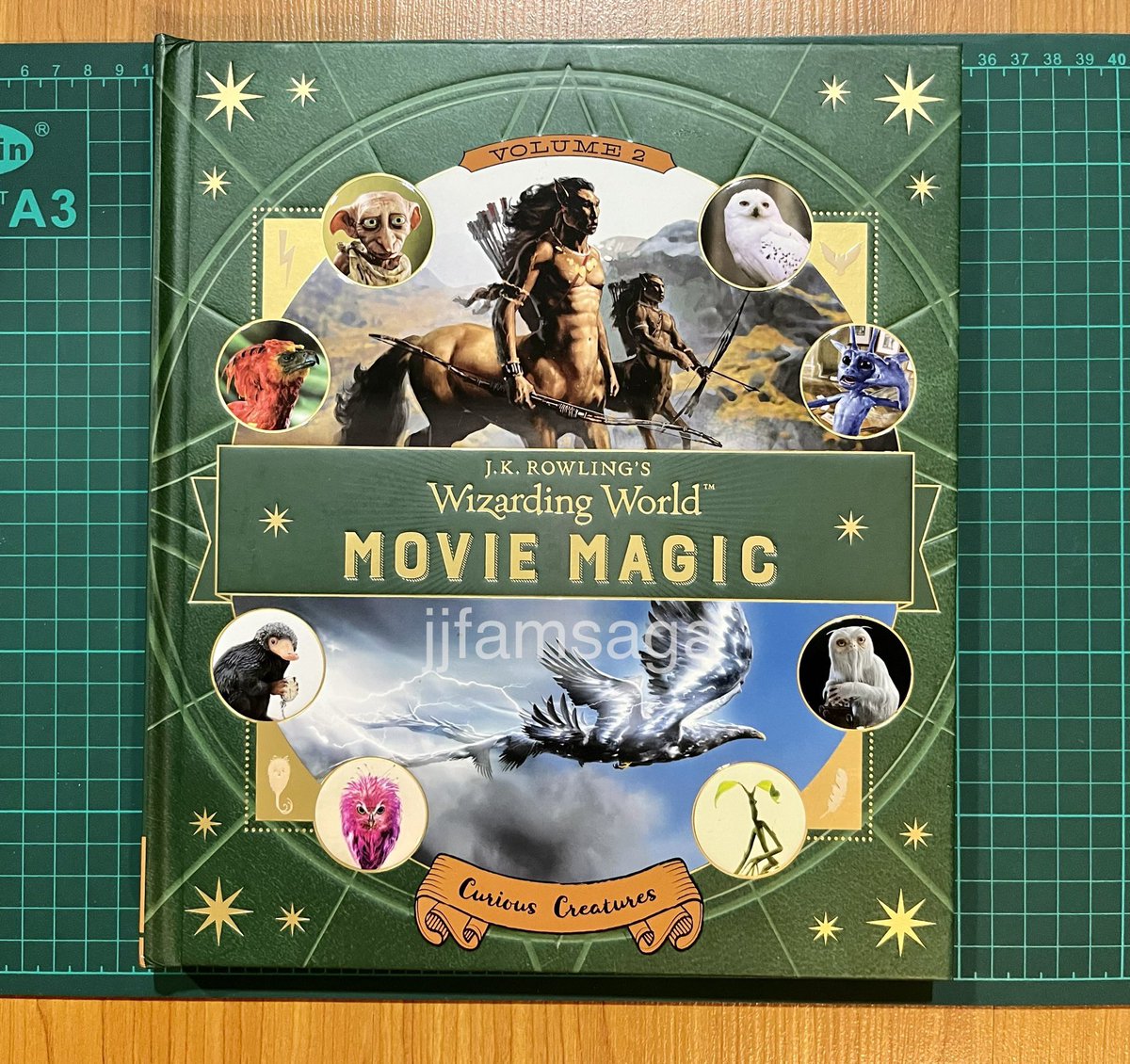 jjfamsaga's tweet photo. ของสะสม แฮร์รี่ พอตเตอร์ สมุดภาพ

Harry Potter
Wizarding World Movie Magic 
Volume 2 : Curious Creatures

สภาพดีมาก ราคา 450 บาท

📮 ค่าส่ง 75
สอบถาม dm/เมนชั่น

#ของสะสม #หนังสือมือสอง #หนังสือภาษาอังกฤษ #แฮร์รี่พอตเตอร์ https://t.co/oE1orE5Cuw
