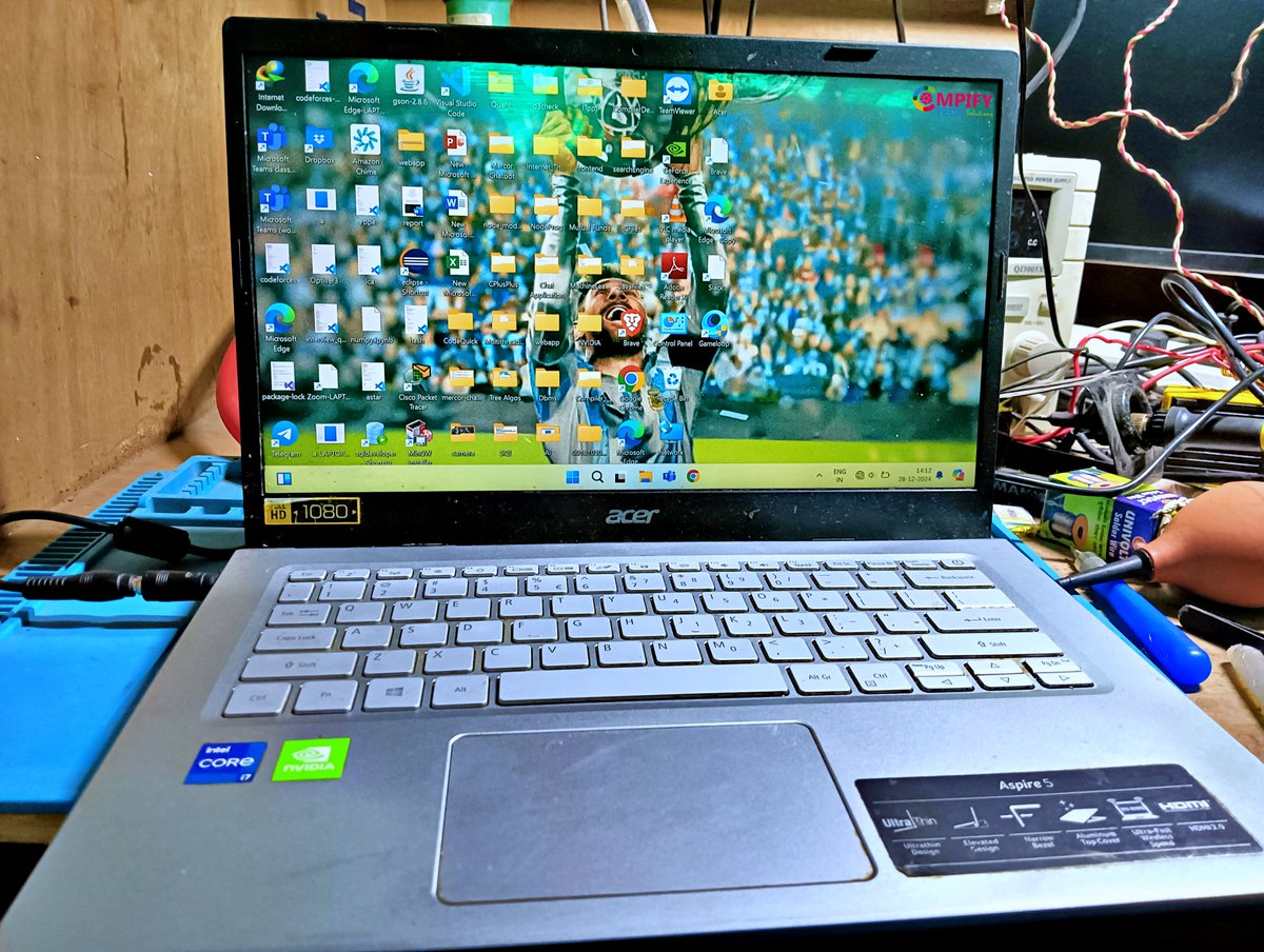 Compify07's tweet image. "💻 Fixed an Acer laptop hinge like a pro! Ready for a new life! 🚀✨ #LaptopRepair #HingeFix #AcerRescue #CompifyTechSolution #TechSaviors"