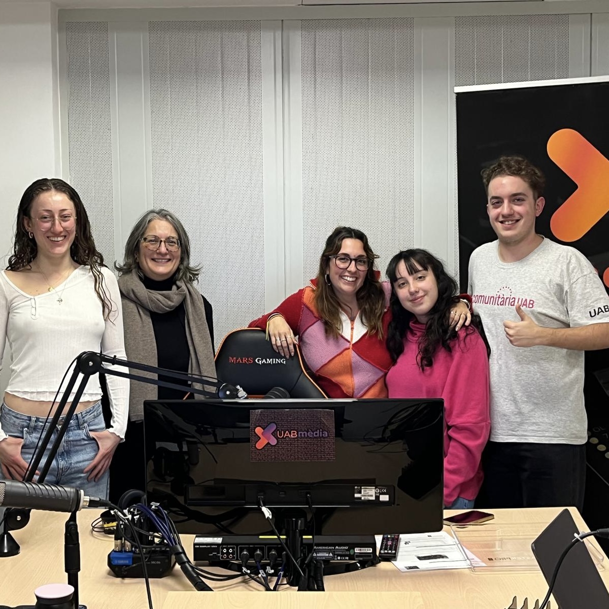 🎙️Dimarts passat, nova col·laboració al programa L'Etcètera (<a href="/UABmedia/">UABmèdia</a>), dirigit i presentat per Carla Espinosa, amb Òscar Tercero, Uxia Jover, Xènia Fortuny, Marc Rivas i la secció de #BibliotequesUAB, amb Marta Civil i Serra (<a href="/bchgUAB/">Bib. Comunicació i Hemeroteca General UAB</a>).📚🎼

🔗 uab.media/clip/1098/l-et…

🧵(1/3)