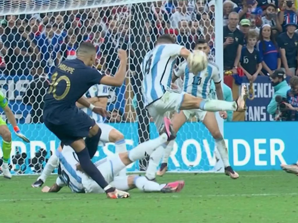 Sammarko_'s tweet photo. Montiel:
Hizo el penal más pelotudo de la historia de los mundiales, fuimos a penales con un 50/50 de ganar/perder. https://t.co/Venee5QtE1