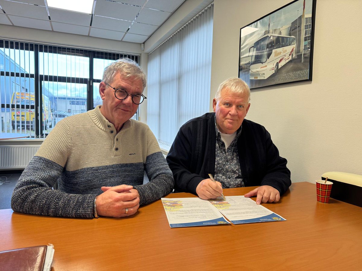 svHattoHeim's tweet photo. Márion Reizen is sponsor van sv Hatto-Heim geworden. https://t.co/Y64SaBOjvg 
#dagtochten #schoolreisjes #personeelsuitjes #zakelijkvervoer #luxetouringcars #dubbeldekker #rolstoeltouringcar #dronten #flevoland @MarionReizen https://t.co/wZT9JH8wSK