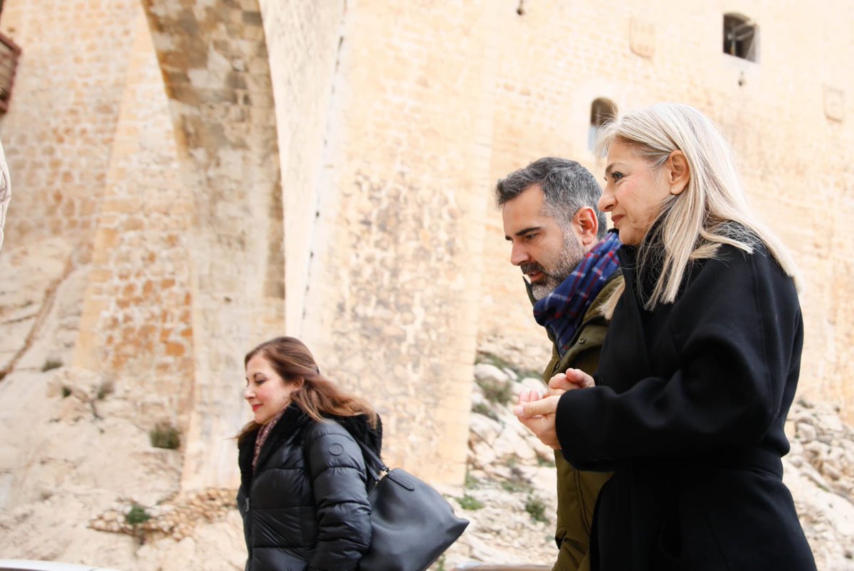 Patricia_Pozo_'s tweet photo. La próxima actuación que vamos a acometer en el Castillo de Vélez-Blanco es un hito.

Junto a @RamonFPM, anunciamos que la @AndaluciaJunta va a reconstruir el patio de este monumento excepcional a partir del atrio original expuesto en el @metmuseum con una inversión de casi 4M€. https://t.co/QVlY7nxZId