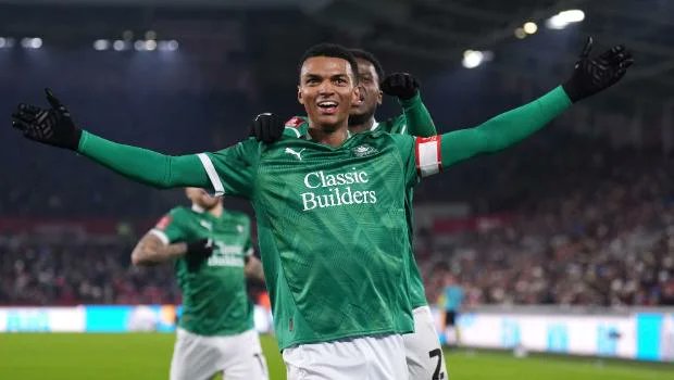 QPR_Polska's tweet photo. Some key facts about R's tommorow's opponent (Plymouth Argyle):
👉Position in the league table: 24 (Last place)
🔢🟢Number of goals scored: 25 (The second worst result in the league)
🔢🔴Number of goals conceded: 54 (The most in the entire league)
⚖️Goal difference: -29 (The worst in the entire league)
⚽️Last 5 games in EFL Championship:🟨🟨🟨🟥🟥

What's your score prediction?🤔