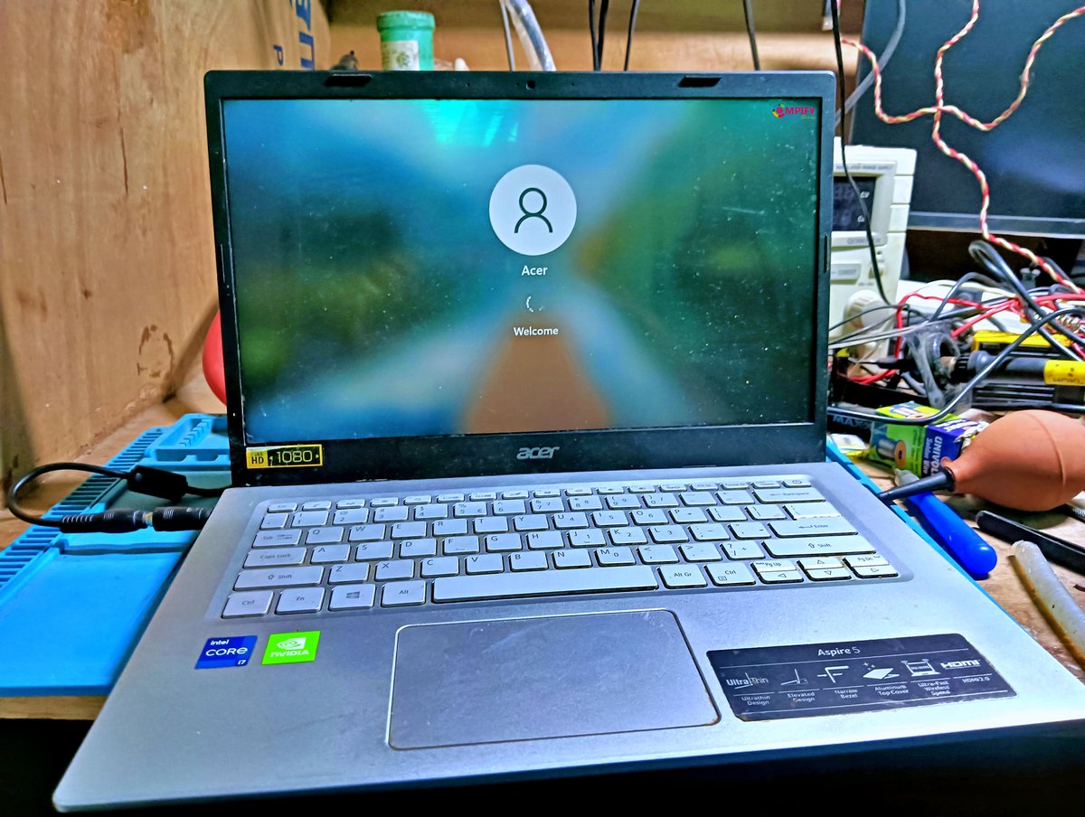Compify07's tweet image. "💻 Fixed an Acer laptop hinge like a pro! Ready for a new life! 🚀✨ #LaptopRepair #HingeFix #AcerRescue #CompifyTechSolution #TechSaviors"