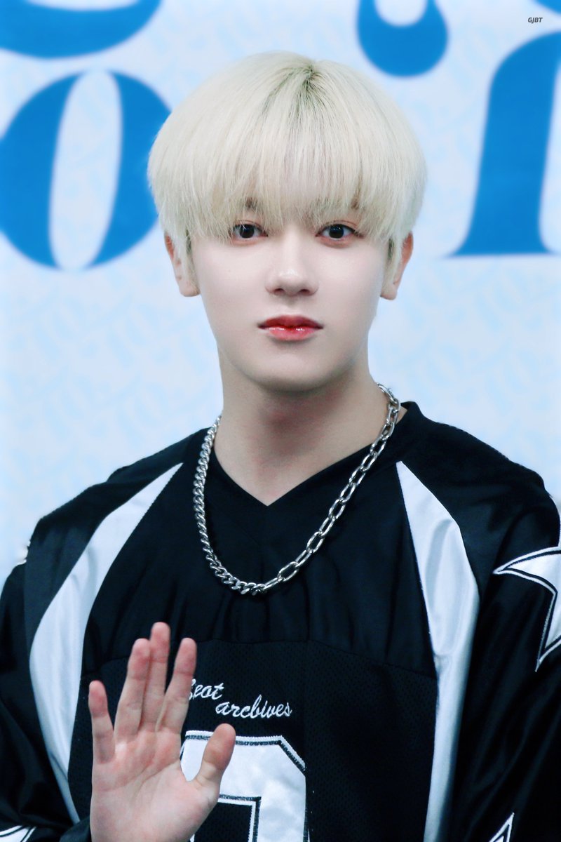 _gjbt's tweet photo. 241116 도쿄 「TO.」 미니토크쇼

#OMEGA_X #오메가엑스  
#예찬 #YECHAN https://t.co/mPIJoY7Dmh