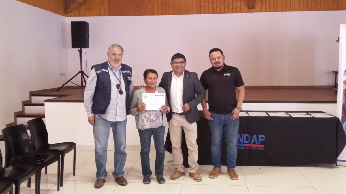 IM_HUARA's tweet photo. ¡Gran finalización!✨️
La Escuela para Agricultores🥭🌶 de la Quebrada Alta de #Tarapacá llegó a su fin con una gran ceremonia en #Sibaya!
¡Felicidades a todos los que participaron🎓! Su esfuerzo y dedicación son el motor🔋 del desarrollo sostenible en la región.
#Iquique https://t.co/Tr9Qn4mcnV