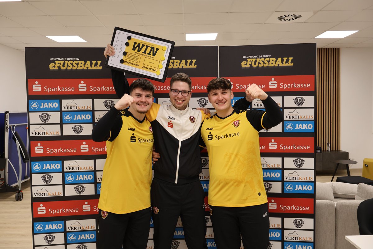 Unsere eFussballer haben den 3. Liga Qualifier, das erste offizielle Turnier des neu gegründeten Teams, gewonnen und sich damit am gestrigen Donnerstag für die Hauptrunde des DFB-ePokals qualifiziert. 🏆 Glückwunsch Jungs und weiter so! 👏👉tinyurl.com/3yyfp2cp #sgd1953