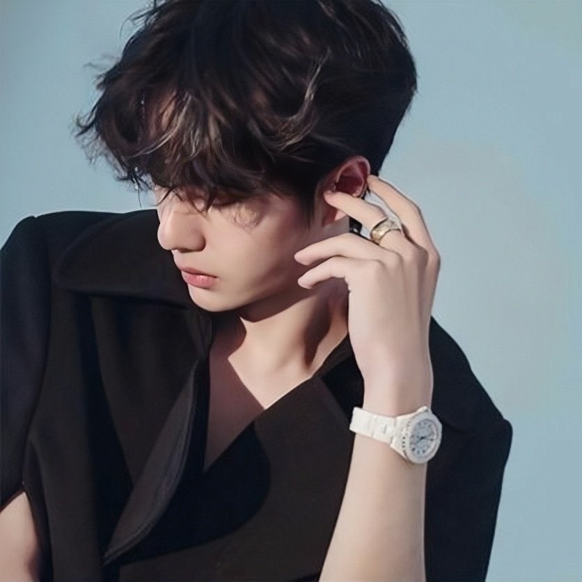 Nancy25087479's tweet photo. #WangYibo 

🖤🖤 https://t.co/49XUK7ZRX3