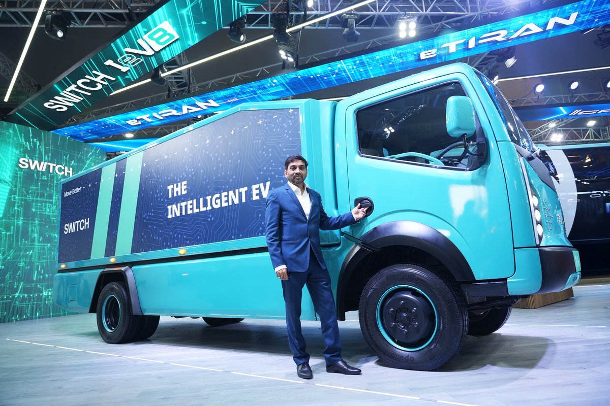 Maheshsbabu's tweet photo. A proud moment for Switch Mobility as Shri @HDKumarasw30951 unveiled our latest innovation, the SWITCH IeV8, at the Bharat Mobility Expo 2025. Redefining the 7-ton category, this electric LCV is a leap toward #SustainableMobility.
#SwitchIeV8 #BharatMobilityExpo2025 https://t.co/7FRbsSueKh