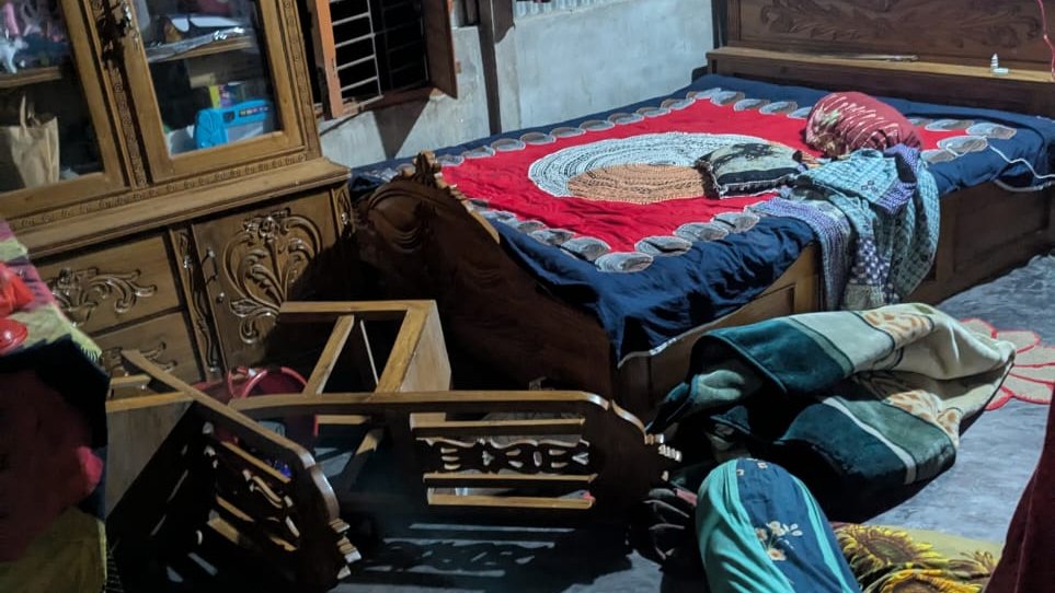 কালিয়াকৈরে শিক্ষকের বাড়িতে হামলা ও লুটপাট