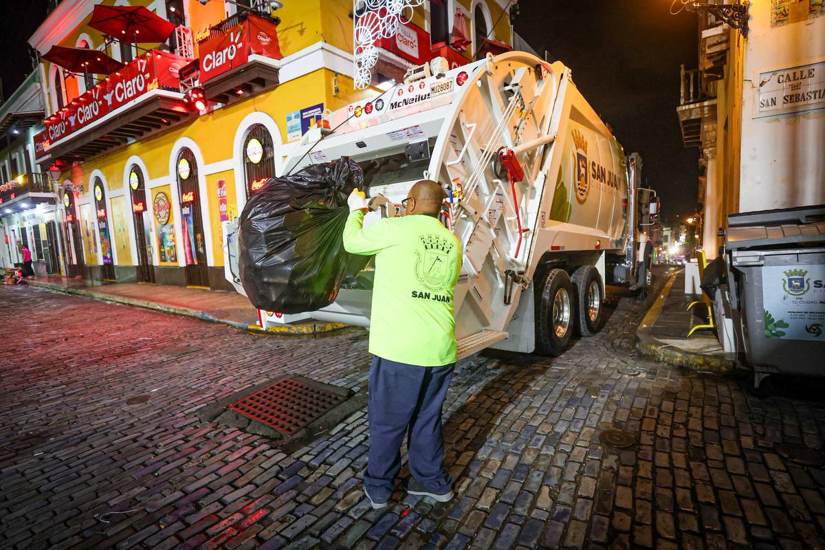 Miguel_Romero_'s tweet photo. Tras una asistencia histórica que ronda las 179,000 personas en el 1er día, #SanJuan ya está listo para el segundo día de las #SanSe2025. ¡Gracias al equipo municipal y a nuestra gente de Operaciones y Ornato! https://t.co/29thueNpAX