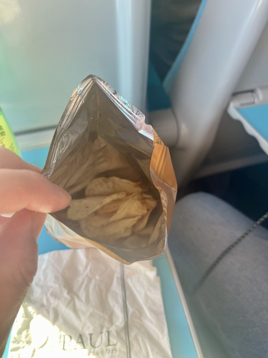 julmoustache's tweet image. Et sinon Paul??? 2€60 le paquet de chips de 40g? Ça va? On ne vous dérange pas de trop ??!!
( je viens de l’ouvrir ) 😑