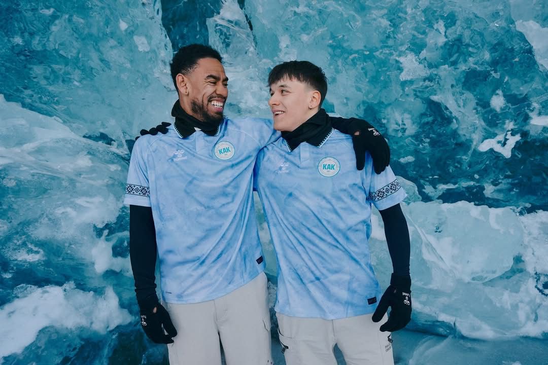 SweeperPod's tweet photo. 🇬🇱 Hummel have unveiled the new Greenland Away kit and it's spectacular. 

The ice-cold photo shoot is one of the most memorable in recent times.

The away shirt follows the release of the home kit last month.

Greenland applied to CONCACAF last year and have lined up some national friendlies in 2025 to showcase their talent.