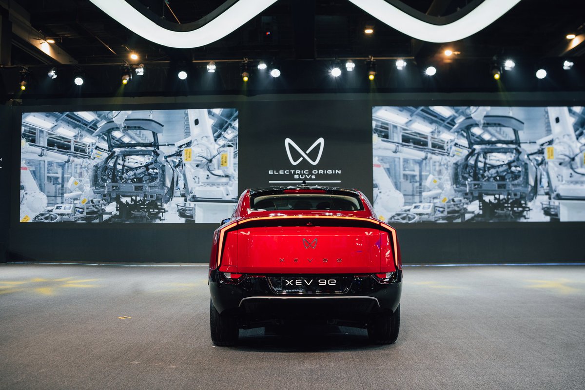 Mahindra_Auto's tweet photo. Showtime has begun!
The stage is set at the #AutoExpo2025 and we’re ready to own the spotlight with stunning innovation
📌 Find us:
Hall no. 14,Stall no. 1 (H14 01)
Bharat Mandapam, New Delhi
#BharatMobility2025 #MahindraZeoEV #MahindraZeo#MahindraTreo #MahindraOriginElectricSUVs https://t.co/jJTiFkaaPl