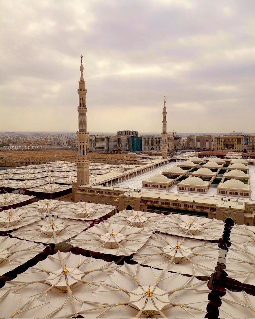mORe_N7's tweet photo. "كلُّ القلوبِ إلى لِقاكَ تَشوَّقت
يا مَن بهِ كلُّ الوجودِ تنوَّرا

صلَّى عليكَ اللهُ في عَليائهِ
ما الْتَمَّ غَيمٌ ثم جادَ فأمطرا ﷺ"

#يوم_الجمعة 
#صلوا_على_الحبيب_محمد_ﷺ https://t.co/XAAMctAhX2