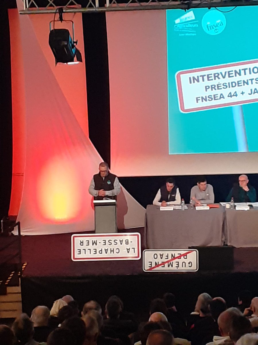 Intervention de <a href="/MickTrichet/">Mickaël Trichet</a>, président @fnsea44: c'est grâce au réseau que nous avançons sur tous les dossiers. Notre force c'est vous, c'est votre engagement. #eca2025 #votonslebonsens #réseau #agriculture