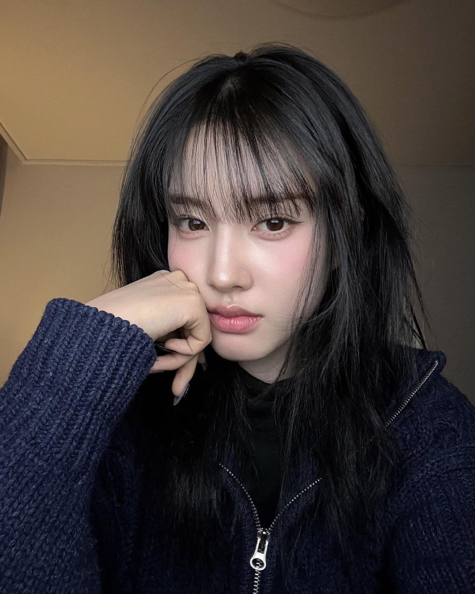 sense0614's tweet photo. 앞머리 사이로 보이는 눈썹부터 티존 라인봐..
회원님은걍ㅈㄴ잘생기셧어요;;;; https://t.co/DKoRKJMOX7
