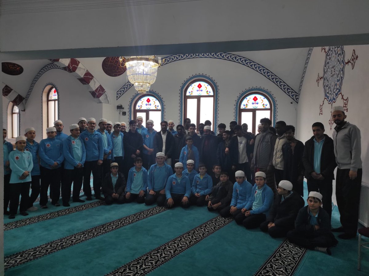 Hafız öğrencilerimize yönelik "Hafızlığımı Tekrarlıyorum" adlı etkinlik düzenlendi.
Etkinlik kapsamında öğrencilerimiz Almus Hafızlık kursuna giderek orada 5 gün boyunca ezberlerini tekrar edip görevli hocalara dinlettiler
Etkinlik sonunda küçük bir Almus tanıma gezi turu yapıldı