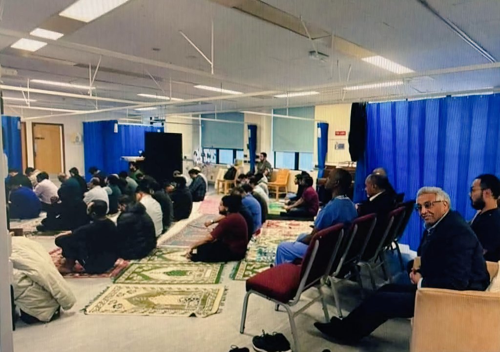 🚨BREAKING: Medway hospital in Gillingham has apparently converted an area, which could hold up to 30 patients, into a Muslim prayer room whilst elderly patients are being treated in corridors and left on trolleys.

This is outrageous.