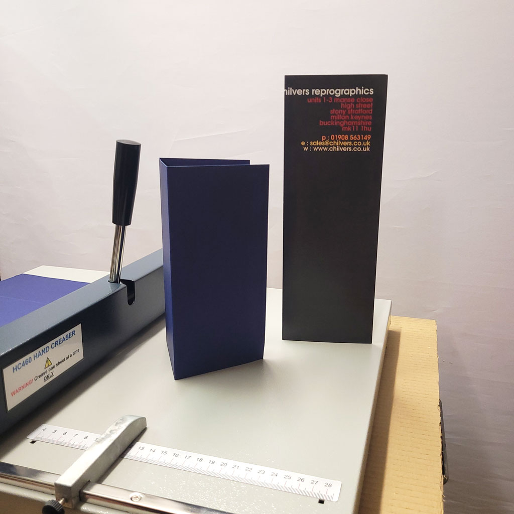 chilversrepro's tweet image. There's no cracking with the HC460 #creaser even on a full out dark print, look at the difference when compared to the unprofessional looking cracking on the hand creased card.

Available to order on our website for just £145+vat 👇
chilvers.co.uk/products/hc460…

#creasingmachine