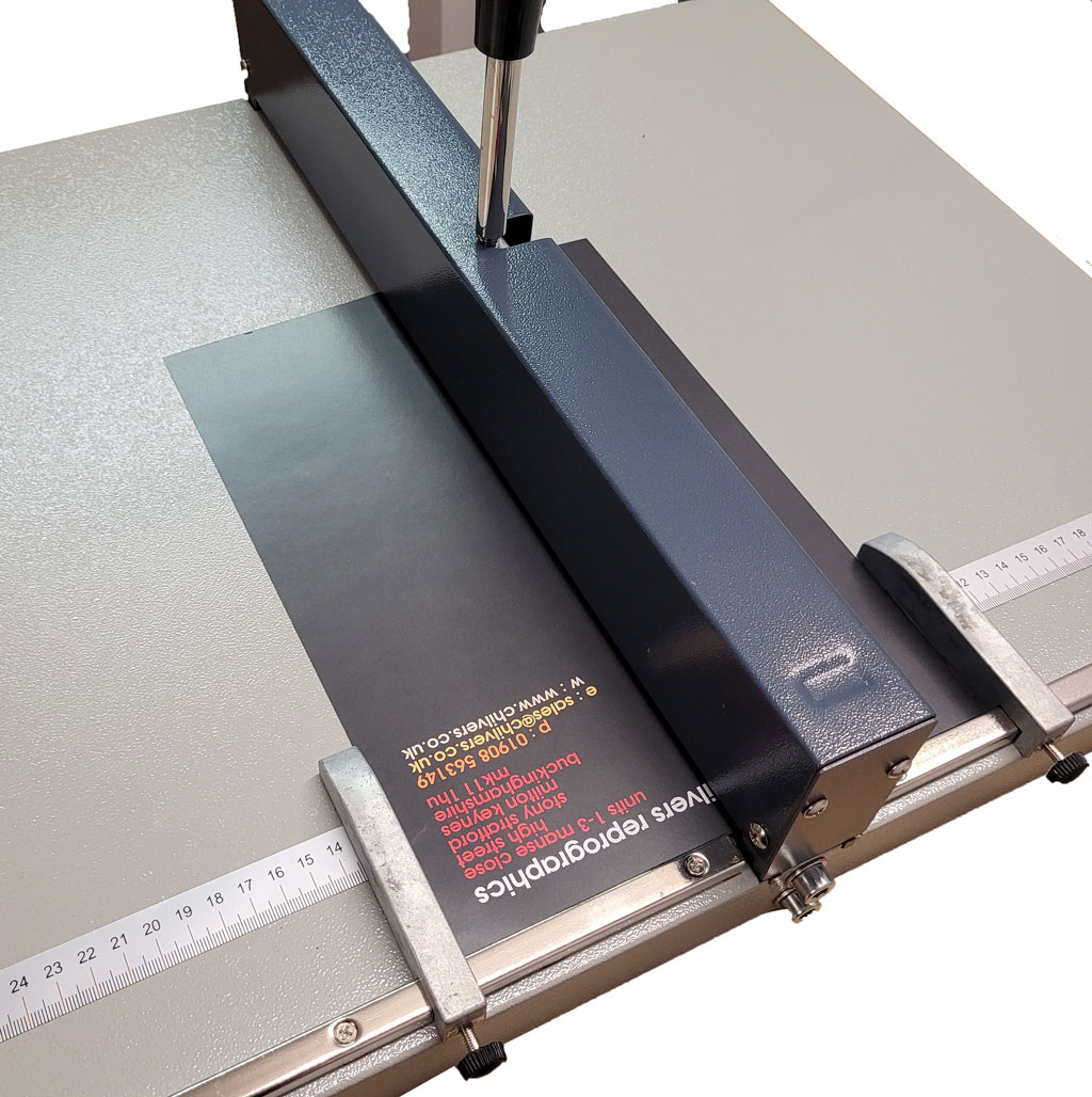 chilversrepro's tweet image. There's no cracking with the HC460 #creaser even on a full out dark print, look at the difference when compared to the unprofessional looking cracking on the hand creased card.

Available to order on our website for just £145+vat 👇
chilvers.co.uk/products/hc460…

#creasingmachine