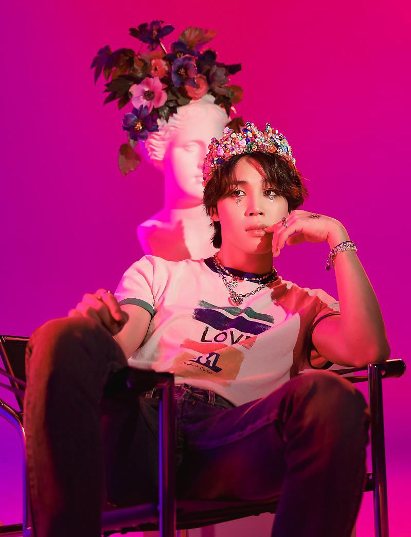 acesjik00k_'s tweet photo. Jimin not giving a fcuk about gender norms,toxic masculinity and stereotypes is my favorite thing ever and I'll explain: https://t.co/AVbAjSdlUq
