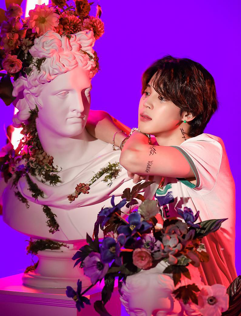 acesjik00k_'s tweet photo. Jimin not giving a fcuk about gender norms,toxic masculinity and stereotypes is my favorite thing ever and I'll explain: https://t.co/AVbAjSdlUq